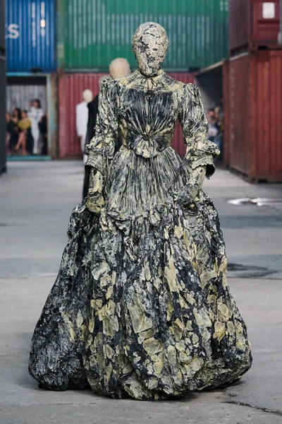 Look 25